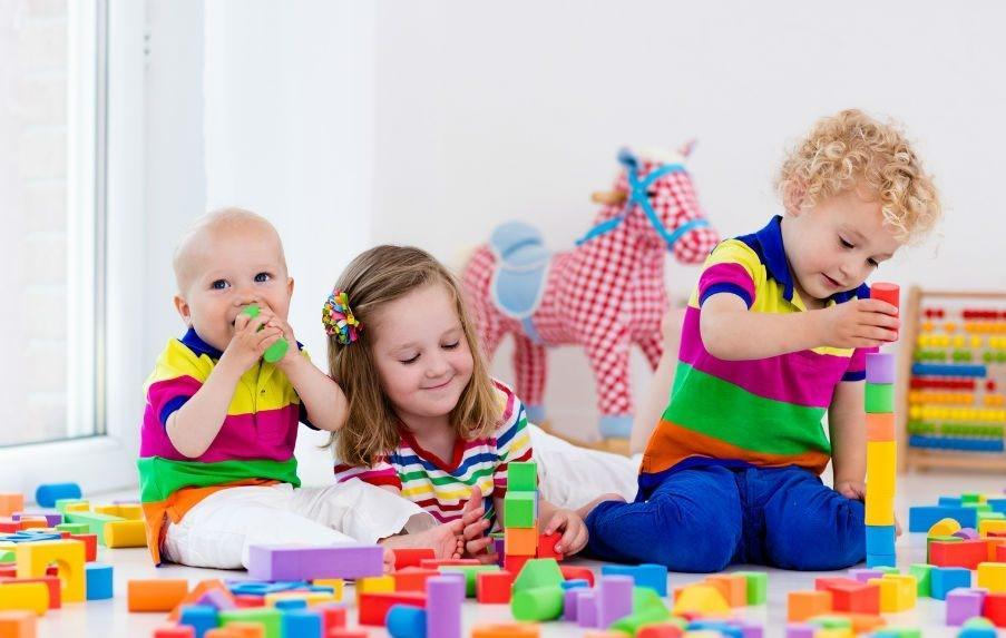 Совместные игры помогают развивать коммуникативные навыки малышей