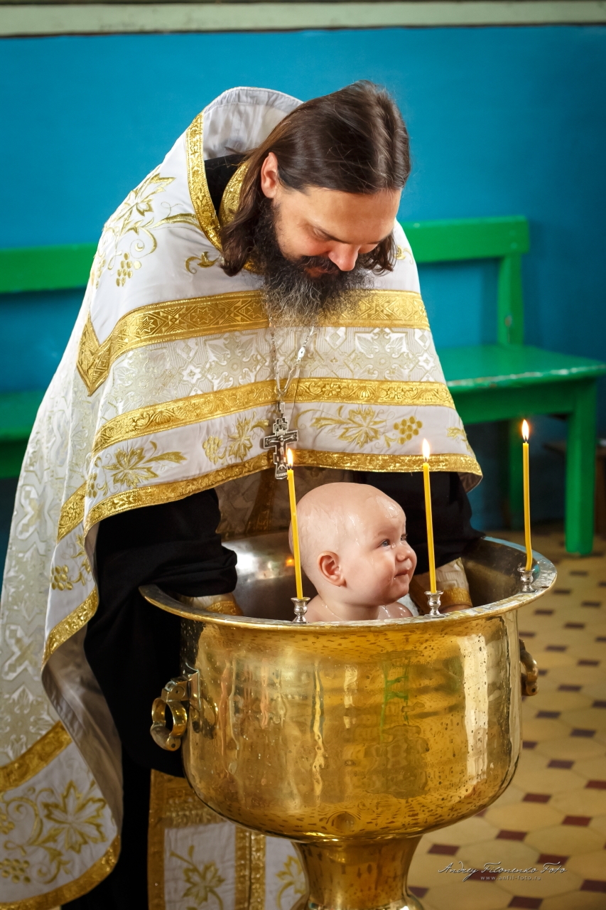 Таинство крещения: суть, правила, что с собой брать