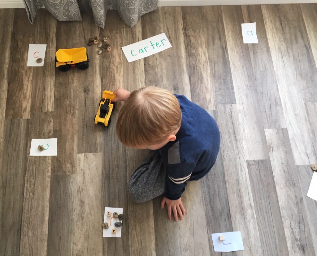 The order for teaching letter recognition to kids, perfect for teaching the alphabet to preschoolers. #alphabet #preschool #preschoolactivities #learning #kindergarten